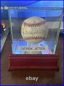 Derek Jeter Autographed Baseball OMLB Signed Yankees HOF WithWood-Glass Cube Case
