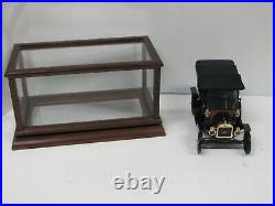 Franklin Mint Diecast in Glass & Hard Wood Case, 1913 Ford Model T, 116 Scale