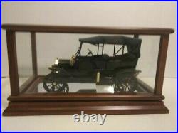 Franklin Mint Diecast in Glass & Hard Wood Case, 1913 Ford Model T, 116 Scale