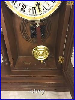 Vintage Southern Clock Mantel Clock Wood Case Decorative Glass Runs Korea